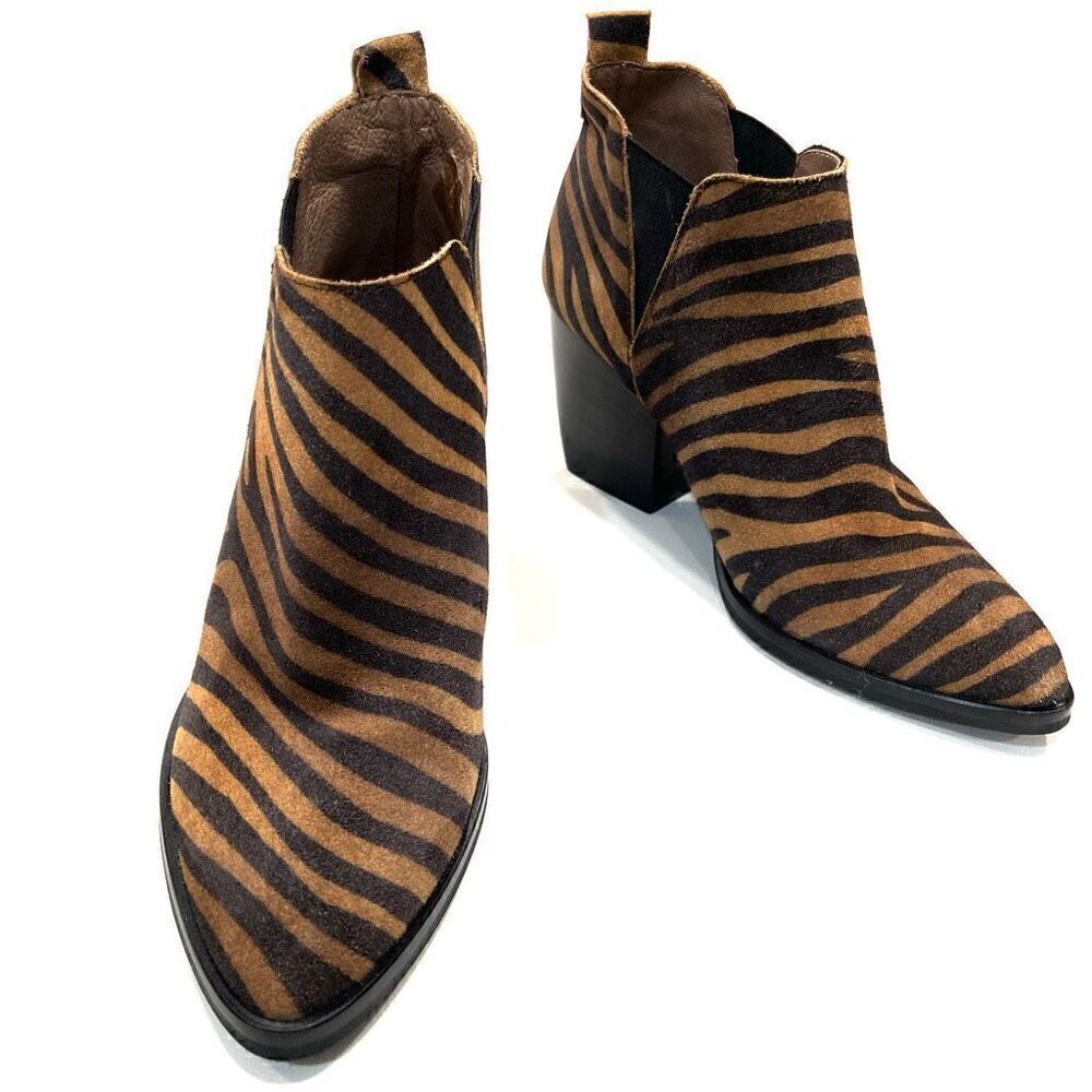 WONDERS Zebra Booties (Sz 36)